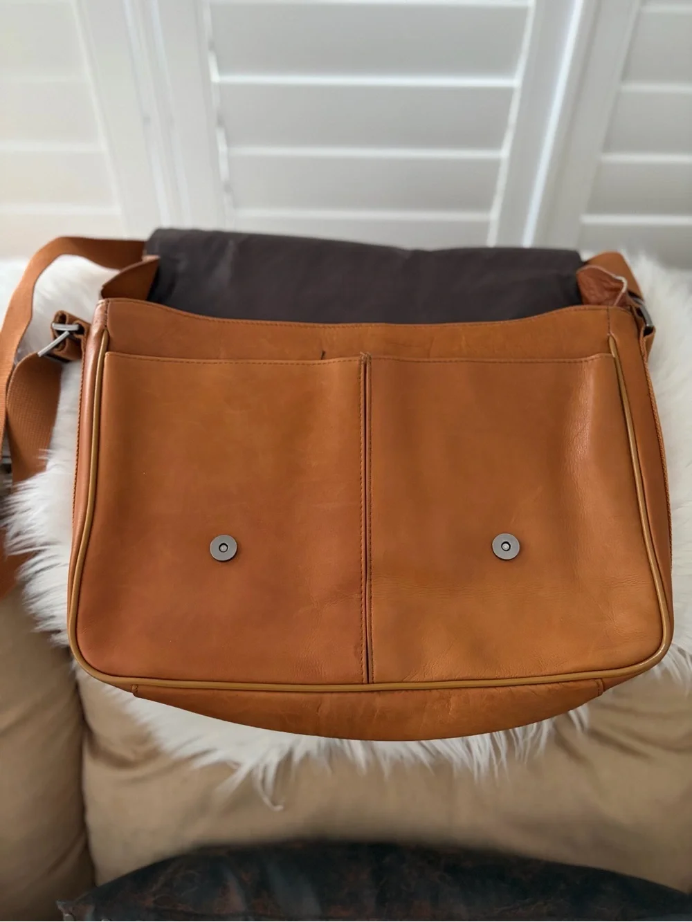 Kenneth Cole Reaction Leather Messenger Bag